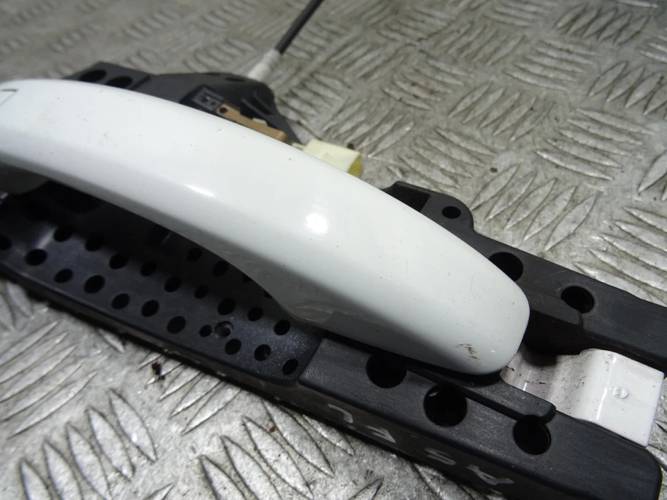 2010 AUDI A5 S-LINE 8F7 2.0TDI MK1 CABRIO FRONT LEFT SIDE DOOR LOCK+HANDLE *8717 - Image 3 of 4