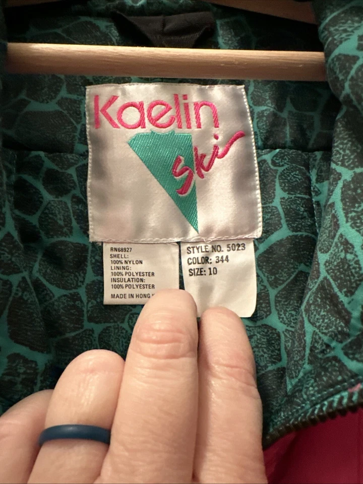 Traje de esquí Kaelin de la década de 1980 traje de nieve de una pieza para mujer 10 babero de nieve solar rosa intenso de colección Foto 2 de 4