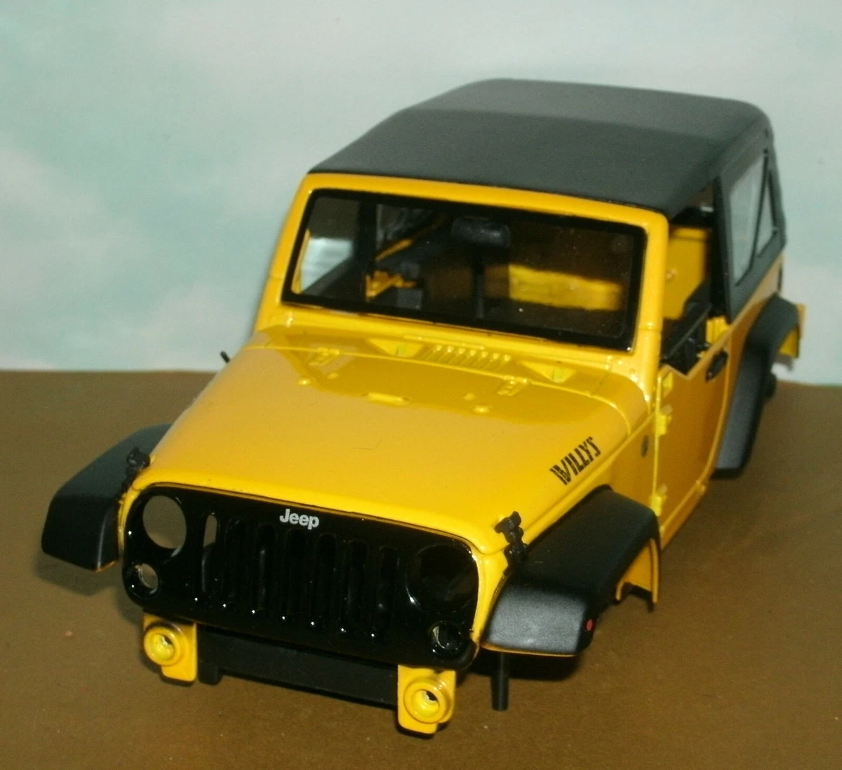 1 18 Scale Damaged Jeep Wrangler JK Willys Diecast Junkyard Diorama Vehicle Body