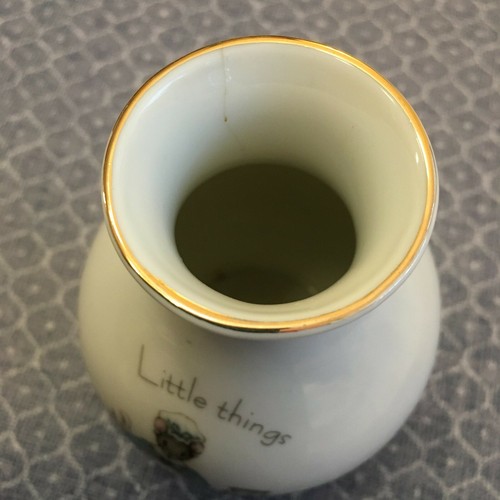 Vintage MCM Tiny Talk Sewing Mouse Vase "Little Things Mean A Lot," 3.75" Tall - Picture 4 of 10