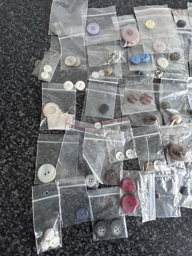 Assorted Spare Buttons - Picture 5 of 7