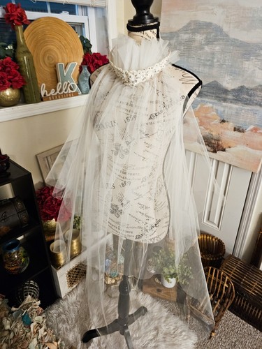 Vintage Double Layer Wedding Veil – White/Ivory – Beaded Embroidered Headband - Picture 8 of 22