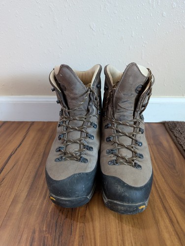 Lightly Used Zamberlan 960 Size 9 Hiking Boots