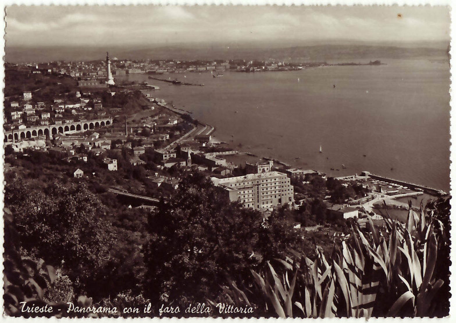 TRIESTE - PANORAMA CON FARO DELLA VITTORIA -19240-