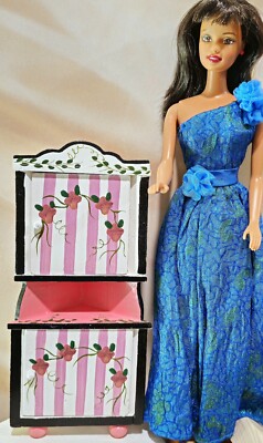 DOLLHOUSE FURNITURE SHABBY CHIC CORNER CURIO CABINET HAND PAINTED 4 BARBIE KELLY