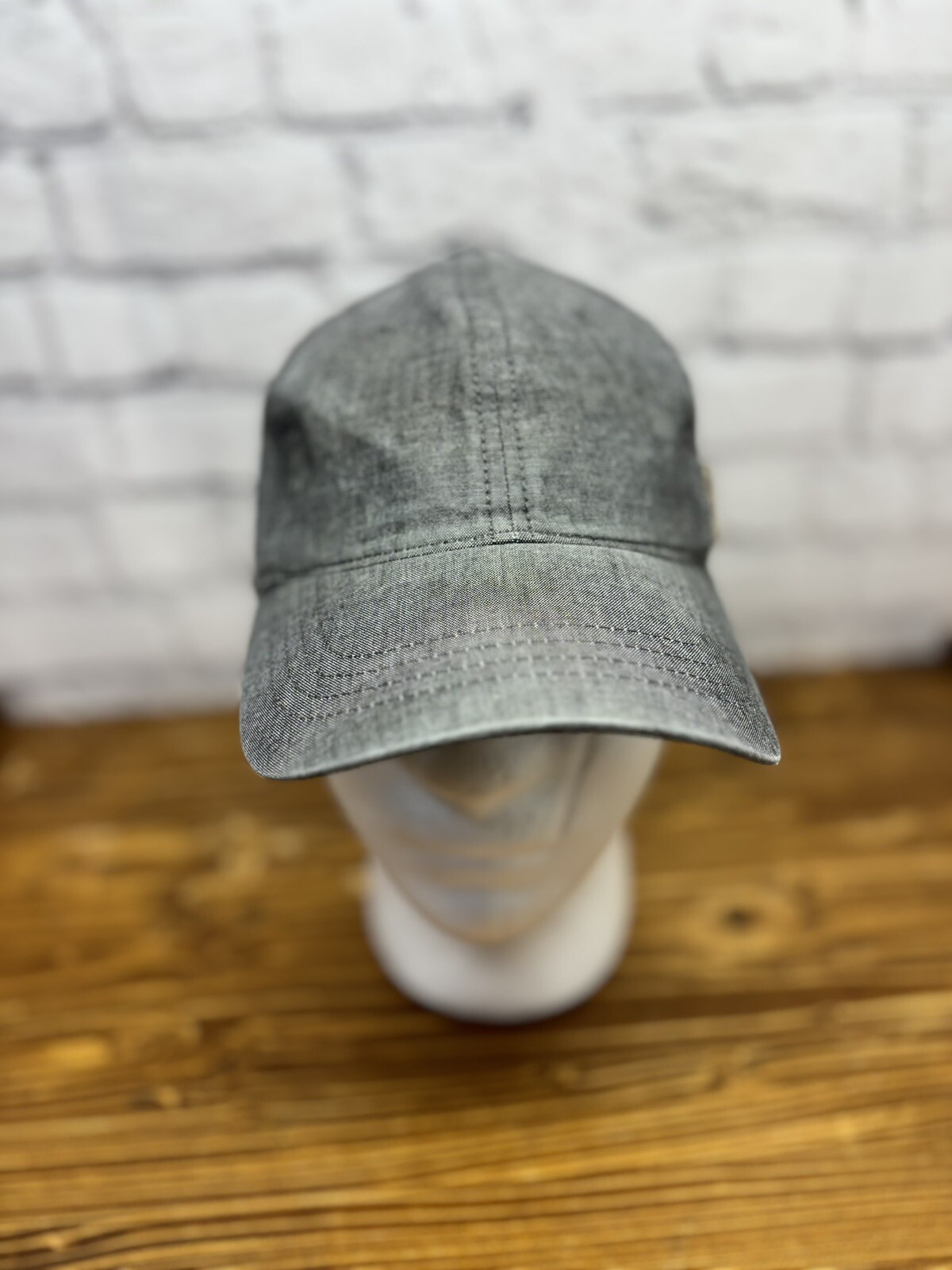 MERRELL Cappello da esterno regolabile grigio con cinturino posteriore