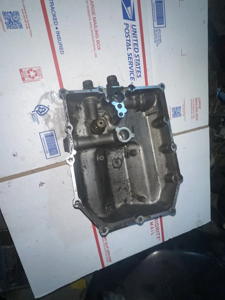 Suzuki GSXR750 1988-1989 cárter de aceite del motor, cubierta inferior del cárter de aceite del motor Foto 3 de 3