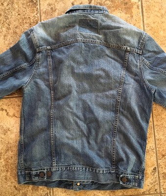 MEN'S LEVIS DENIM JACKET SIZE LARGE 