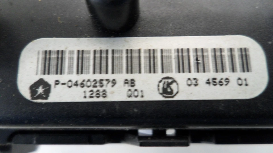 Dodge Grand Caravan 2008-2010 interruptor de puerta corredera eléctrico usado 4602579AB fabricante original Foto 4 de 4