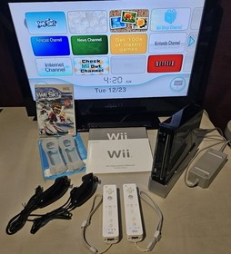Nintendo Wii System Console Bundle with Game & Accessories 
