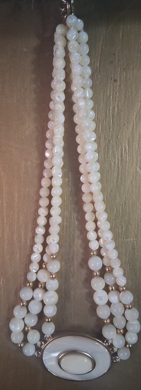 Gorgeous Vintage All White Glass Pearl Necklace With Shiny White Oval Pendant