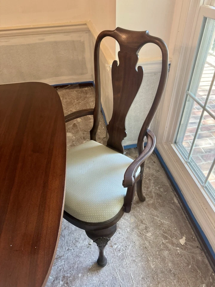 Mesa y 12 sillas vintage Drexel Heritage de caoba Foto 4 de 4