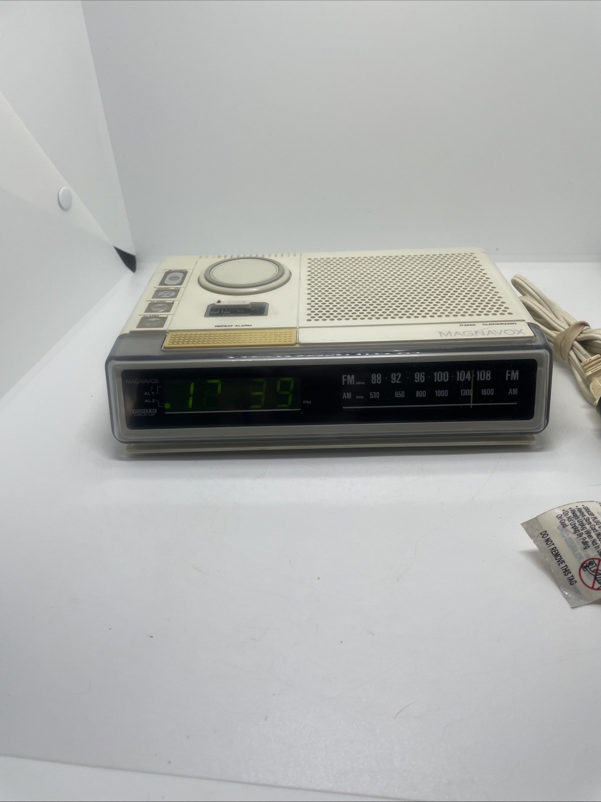 Vintage Magnavox ClockRadio D3650 Electric Alarm Clock Radio