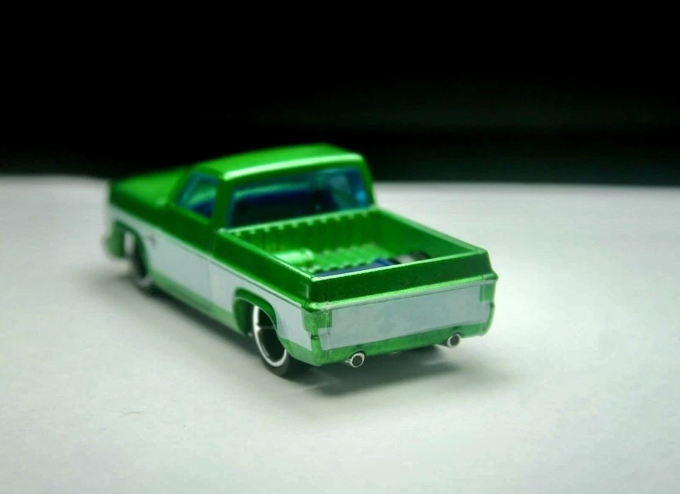 Hot Wheels '83 Silverado Candy Green Spectraflame Custom Made Loose 1:64 - Immagine 4 di 4