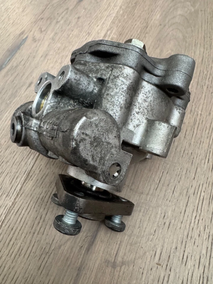 2003-06 Porsche Cayenne S Turbo 4.5 V8 power steering pump w Gates rebuild kit - Image 4 of 4