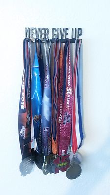 NEVER GIVE UP RACE MEDAL DISPLAY HOLDER HANGER MEDAL RACK 5K 10K HALF MARATHON 