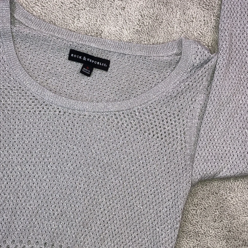 Camisa Top Blusa Mujer Rock & Republic Gris Brillo Metálico Crochet Pequeña Foto 4 de 4