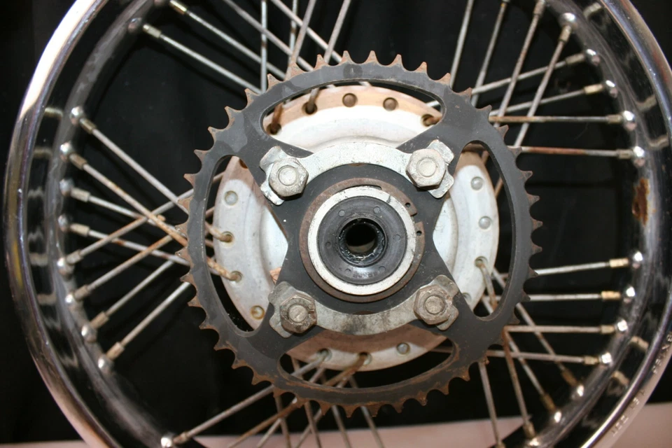 Llanta buje trasero Yamaha SR185 Exciter 44T piñón 5H0-25311-00-38 94418-16289 P2368 Foto 4 de 4