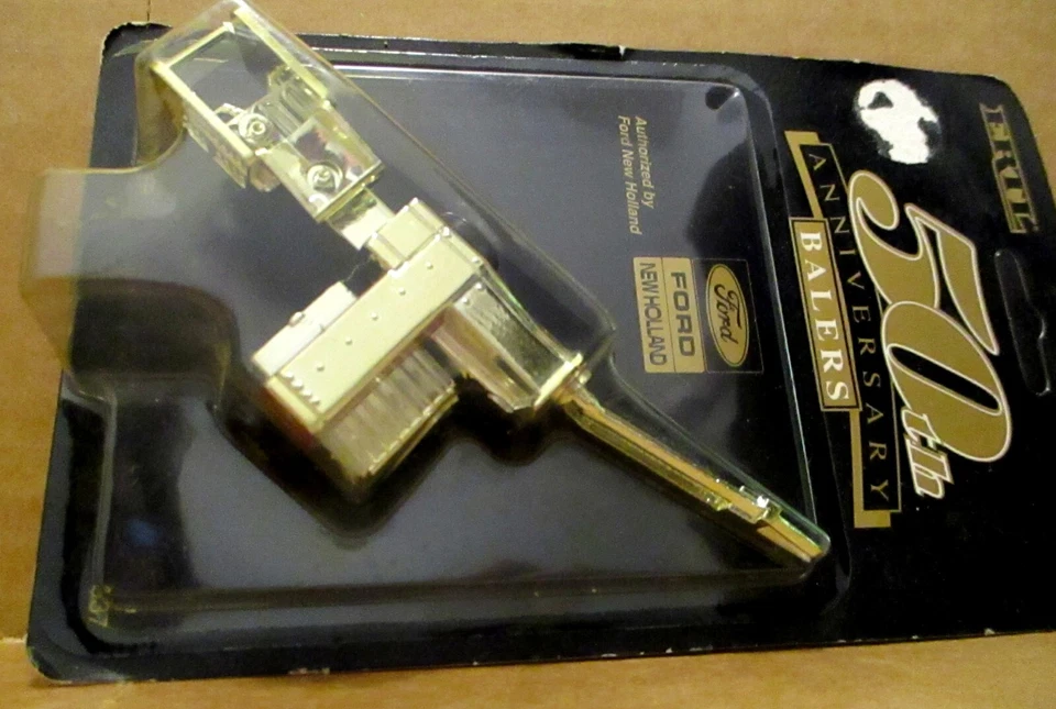 New Holland HAYLINER Square Hay Baler 1/64 Ertl Toy #337 NH 1990 50th Anniv Ford - Image 3 of 4