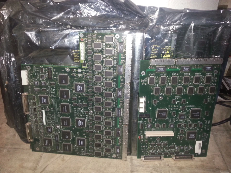 Lot of Intel express hub ee220tx ee110tx 24ports stackable switch New old stock  - Image 2 of 4