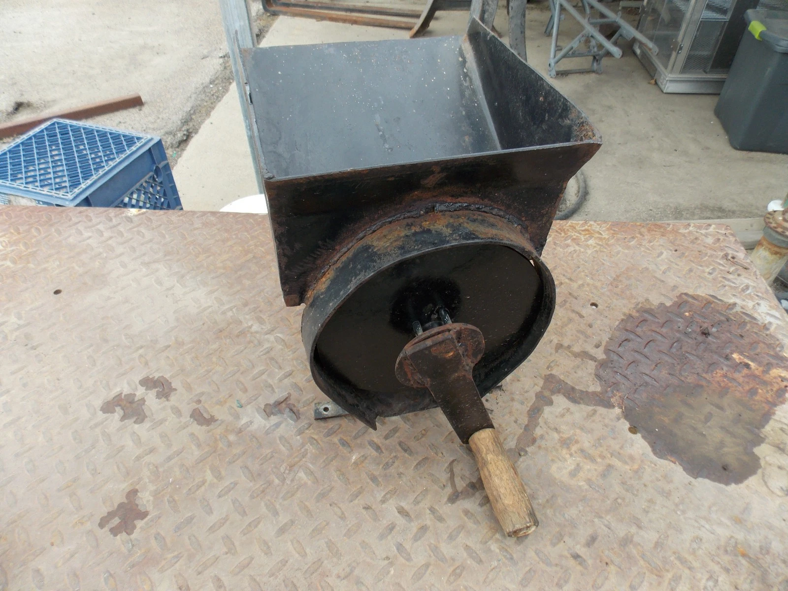 WALNUT NUT PECAN CRACKING MACHINE maybe from early primitive years of DAVEBILT
Opens in a new window