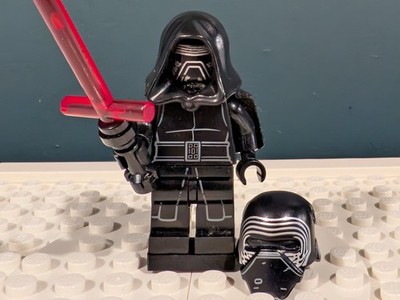 LEGO Star Wars Kylo Ren Minifigure sw0663 With Helmet & Cape From Set 75104