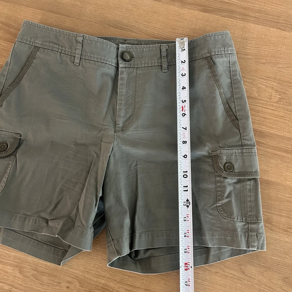 Pantalones cortos Dockers para mujer talla 8 de algodón verde tiro medio con bolsillos Foto 3 de 4