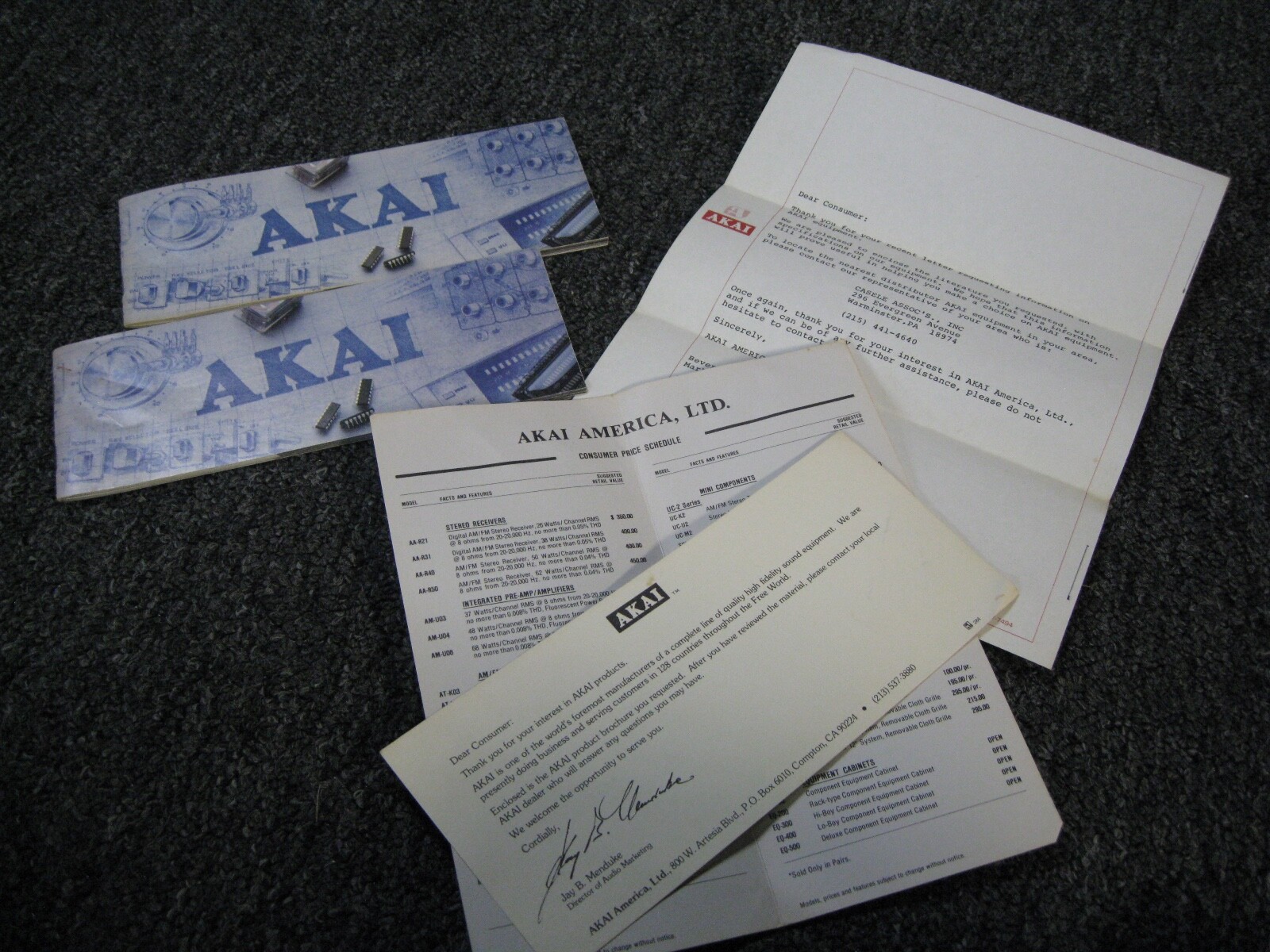 🇺🇸 😃 🎶 🔥  vintage akai dealer catalog & paperwork