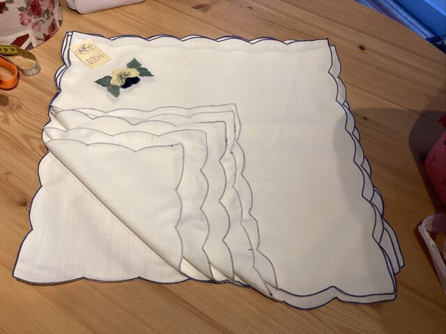 Made In Portugal Vintage 6 Cream Napkins With Scalloped Edging & Flower Appliqué