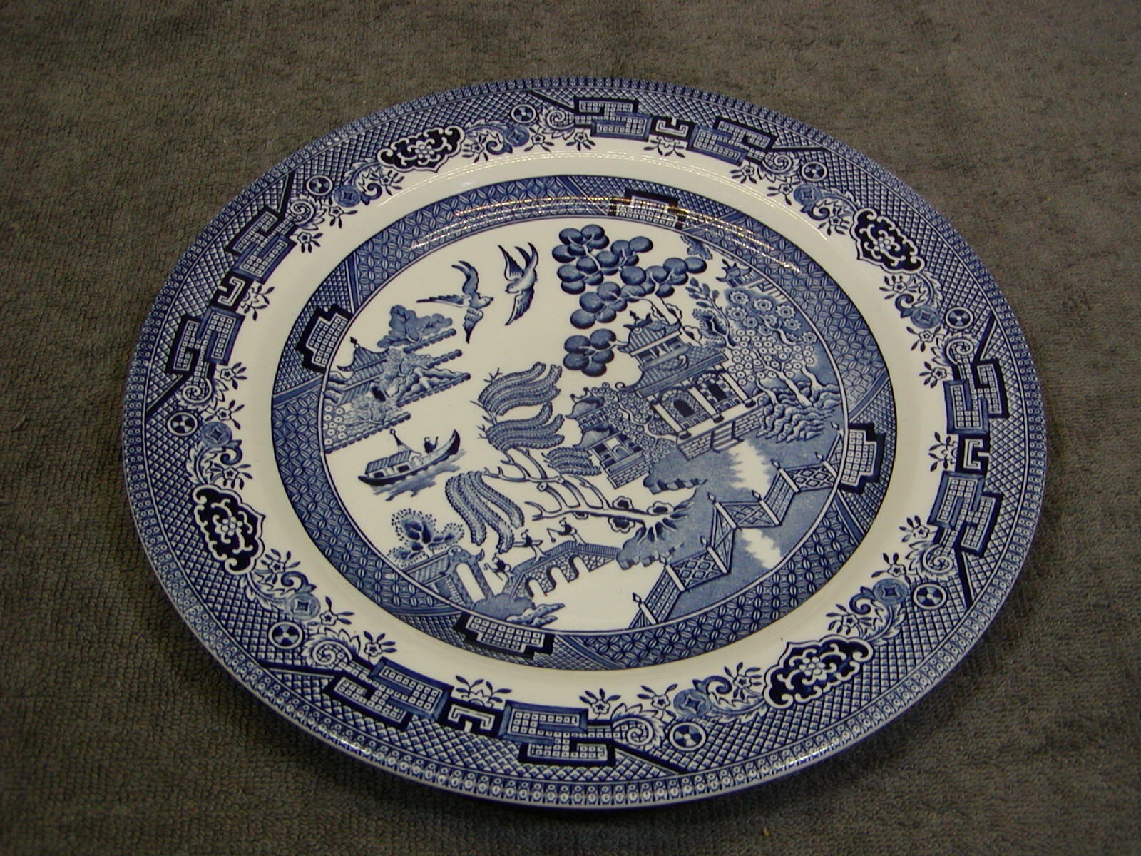 4 CHURCHILL BLUE WILLOW 10-3/8" DINNER PLATES ENGLAND