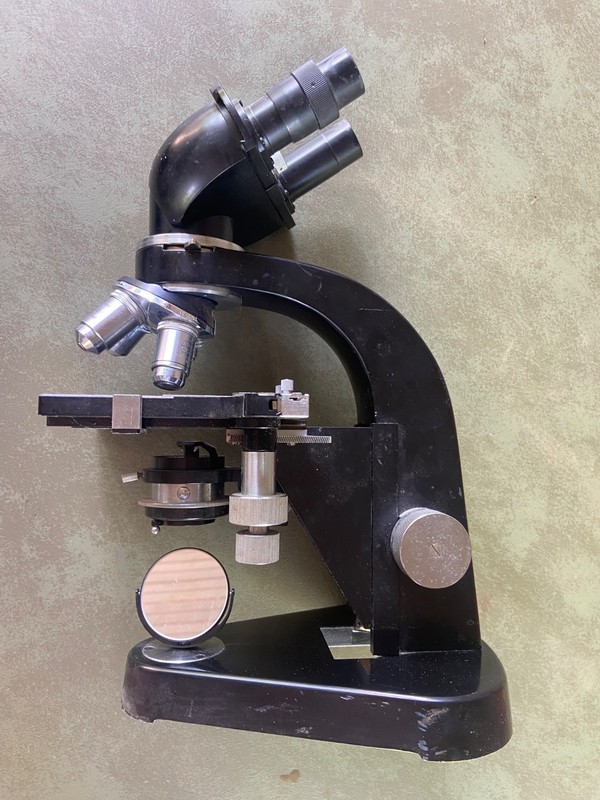 Vintage Ernst Leitz Wetzlar Microscope #524095 complete 1958 model extra parts