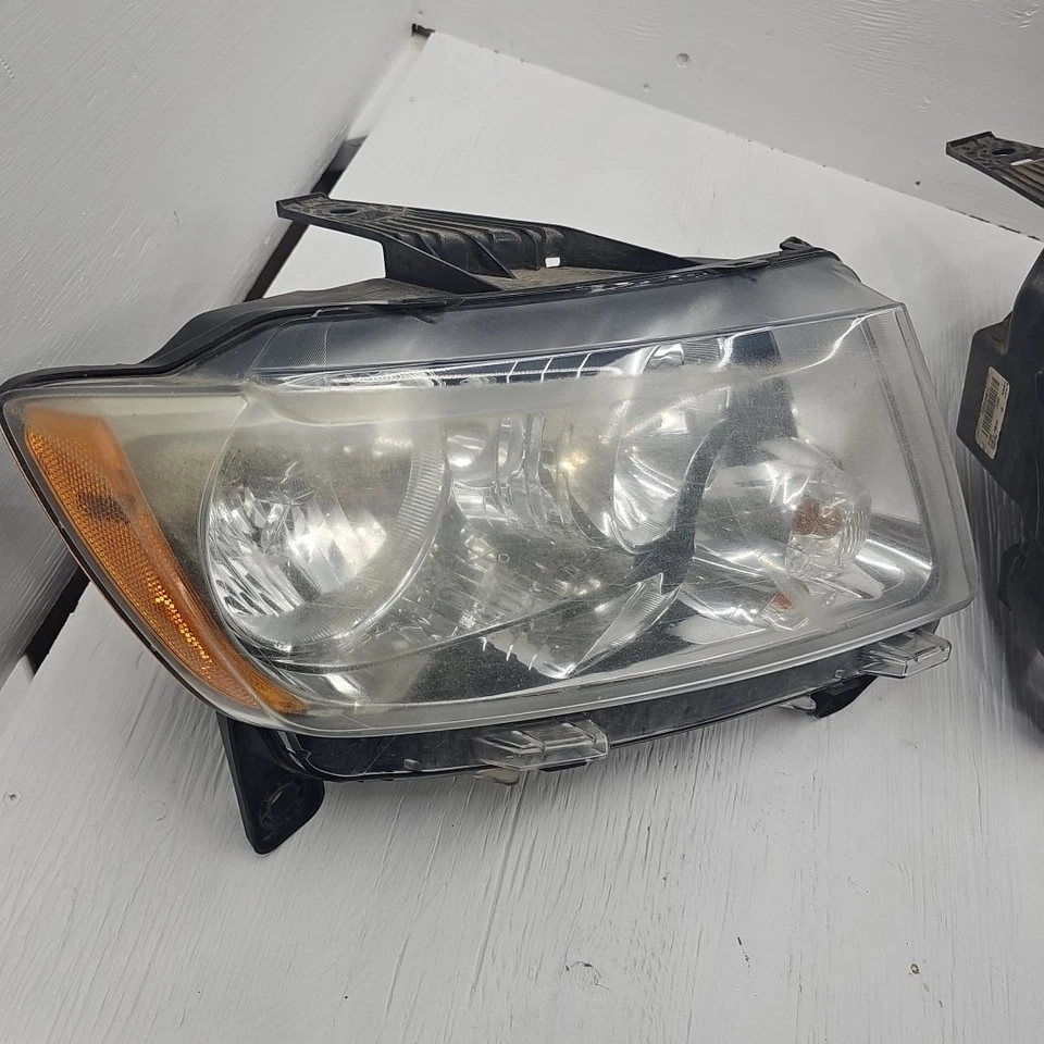 2011 JEEP GRAND CHEROKEE HALOGEN HEADLIGHT LEFT And RIGHT HEADLAMP FREE SHIPPING - Image 2 of 4