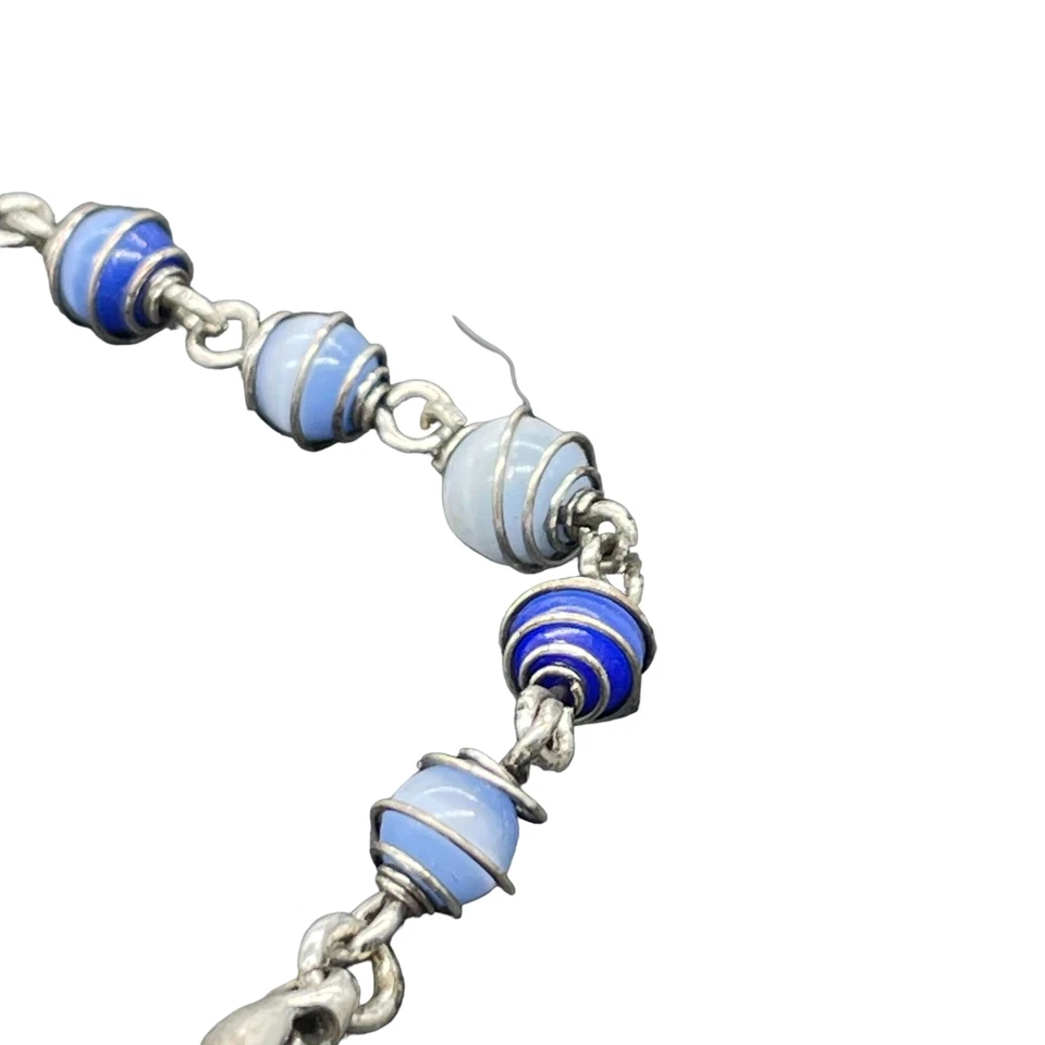 Brazalete Kenneth Cole azul óptico/ojo de gato envuelto en cuentas tono plata Foto 3 de 4