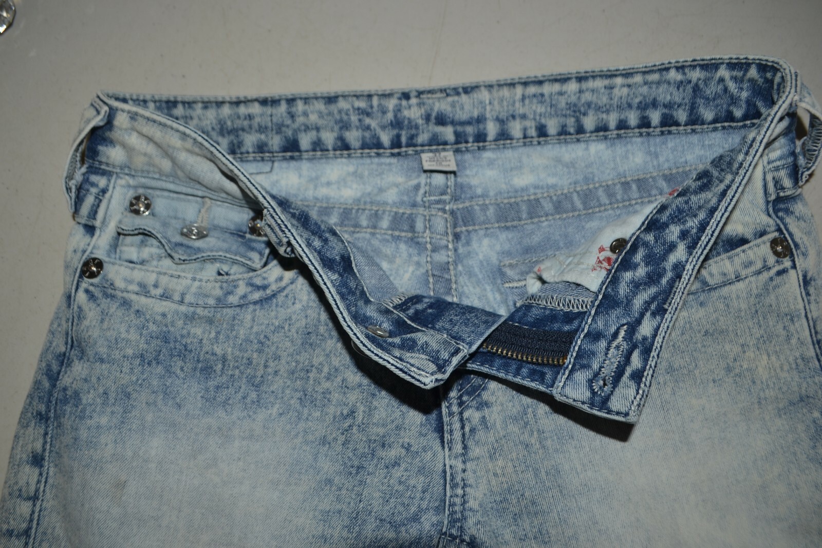 True Religion Women's Capri Light Blue Denim Jeans Sz 27x23 thumbnail 8