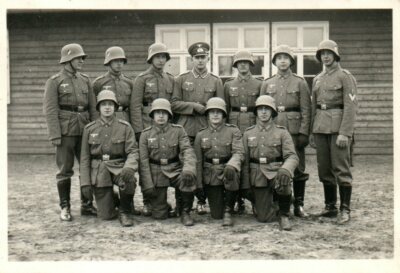 Foto, I.R.6.: Nchr.Zg. Lübeck 1935: Die 2. Abteilung mit Stahlhelm (MB)21312