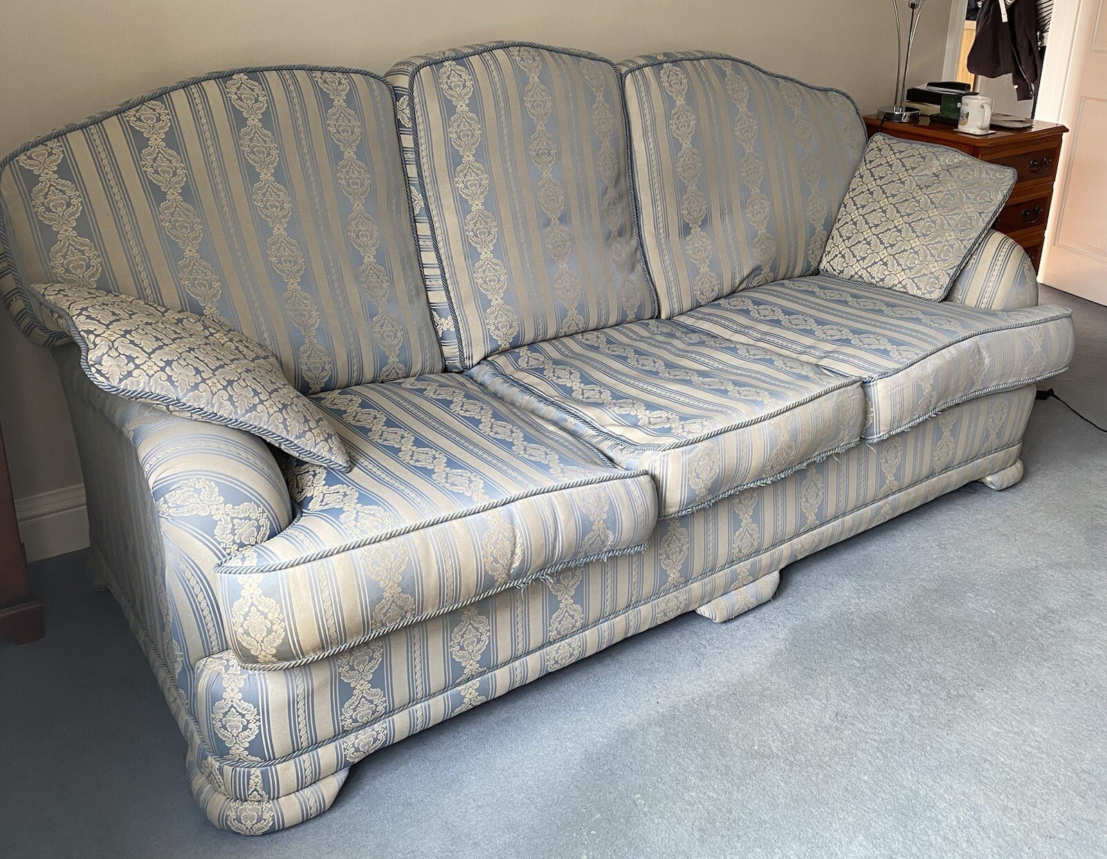 3 SEATER SOFA WITH 2 MATCHING CHAIRS. Doorstep delivery considered for