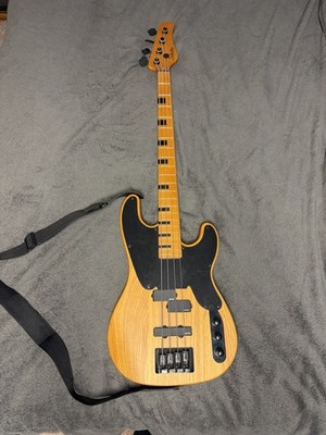 Schecter Diamond Series 4-String Electric Bass RH Natural EMG Maple Neck + Strap