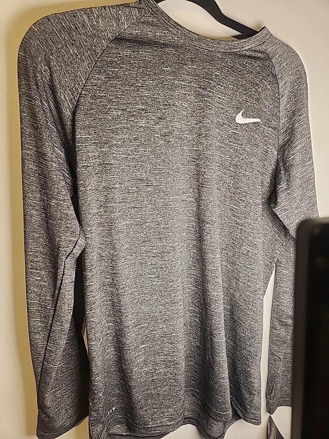 NWT Nike Dri-FIT Swim Men's Sz M Black / Noir Long Sleeve Shirt