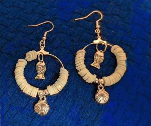 Mixed jewellery styles. - Picture 7 of 19