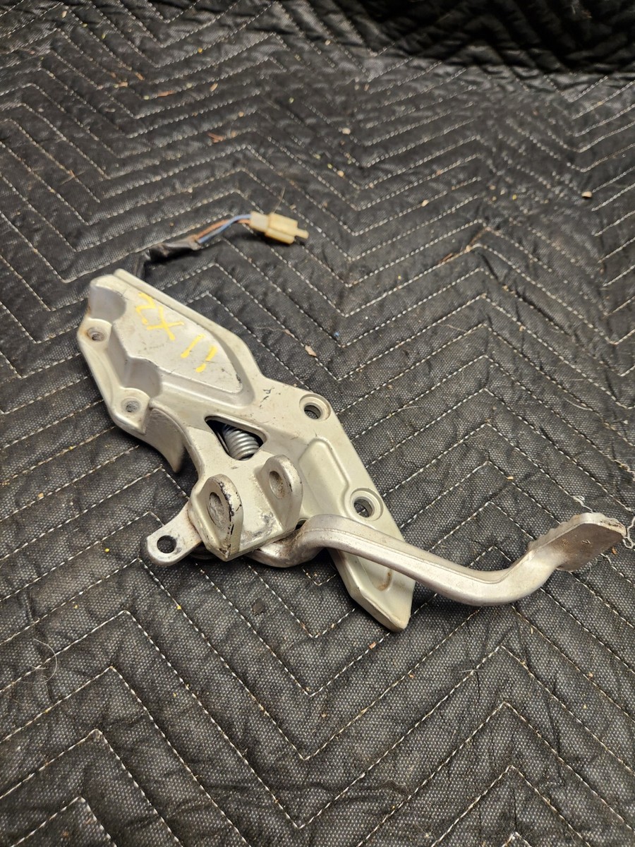 93-98 Kawasaki ZX11 Right Front Peg & Brake Pedal Bracket Mount