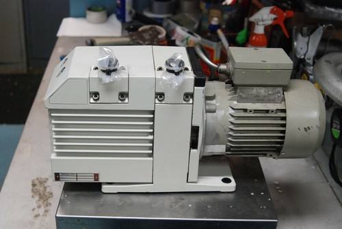 Leybold Trivac D8B Vacuum Pump, .37kw 