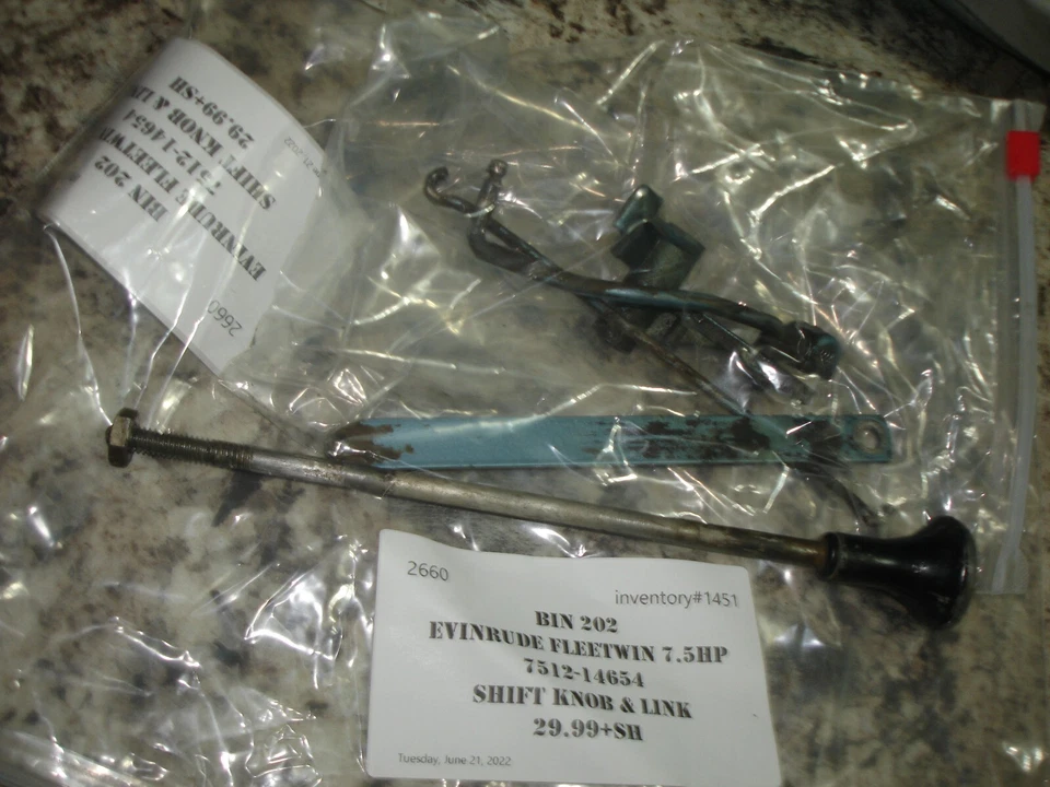 Evinrude fleetwin 7.5hp shift knob link  7512-14654    boat motor part bin 202  - Image 2 of 3