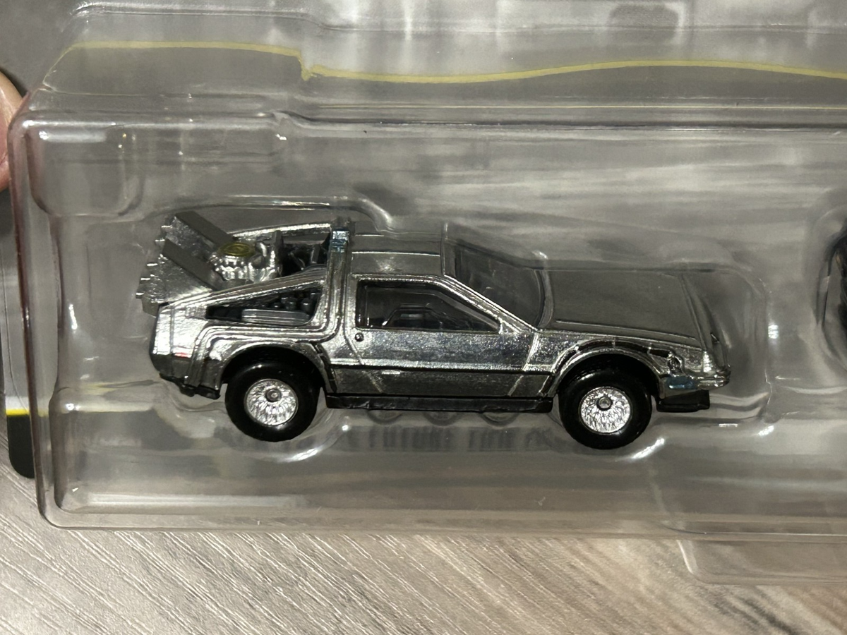 Hot Wheels Back to the Future DeLorean & Toyota Pickup 1:64