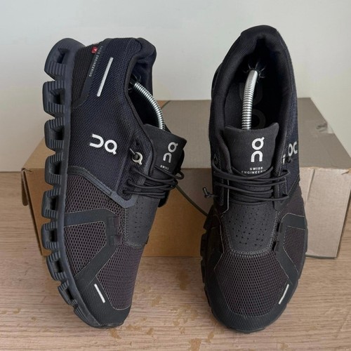 On Cloud "Triple Black" Damen-Laufschuhe ─ Größe 8,5