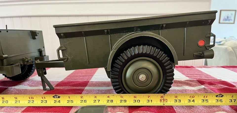 Jeep de combate Hasbro GI JOE 7000 1965 20" con remolque y cañones Foto 3 de 4