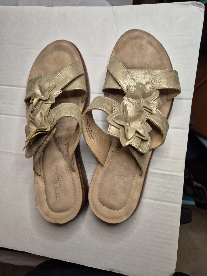 Annie Comfort Summer Sandals vel cro Strap 10W Women's Metallic Gold Floral - image 4 of 4
