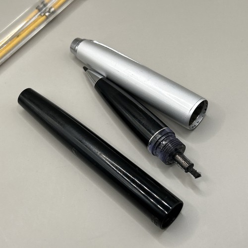 VTG Pentel Sign Pen D Felt Tip with (3) Unused Tips - Foto 6 di 7