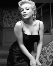 A Marilyn Monroe Posing In A Black Dress 4x6 PHOTO PRINT