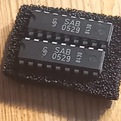 Siemens SAB 0529 Programmable Digital Timer Chip DIP 18 (2 Stück)