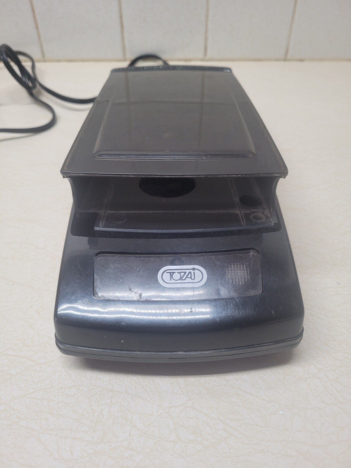 Tozai VHS Tape Rewinder w/ 12 VHS Movies & 1 Cleaning Tape BE KIND